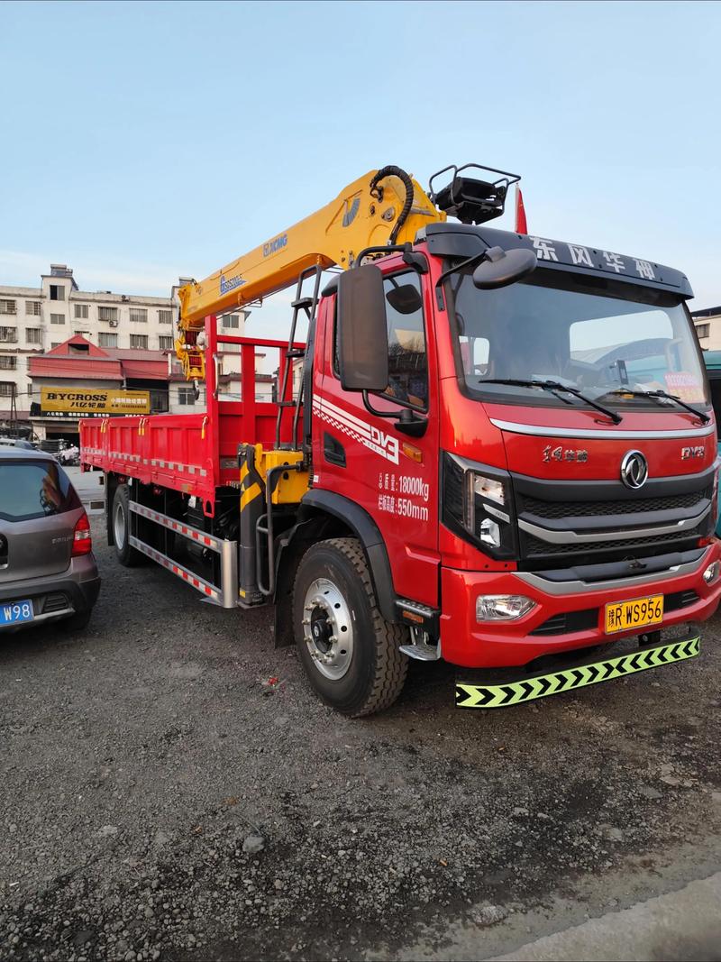 新購八噸隨車吊，高效服務光伏運輸