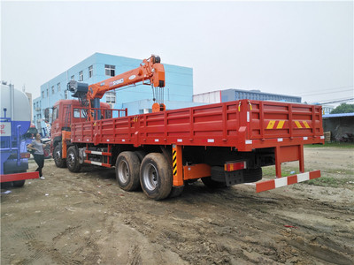 東風天龍石煤14噸隨車吊 高效能重型作業(yè)的可靠伙伴